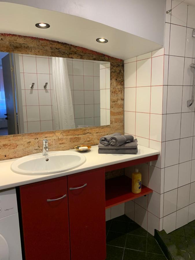 Old Studio Apartment Vilnius Exterior photo